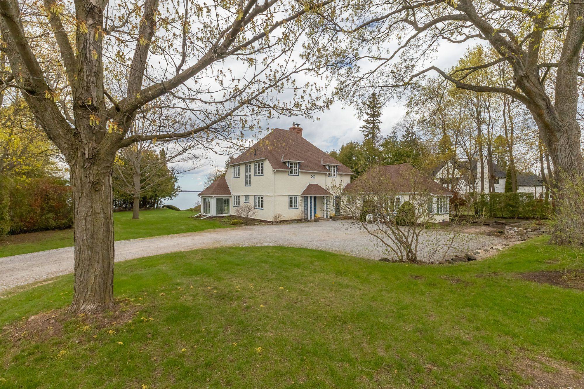 724 Lake DR N, Georgina, ON L4P 3C8