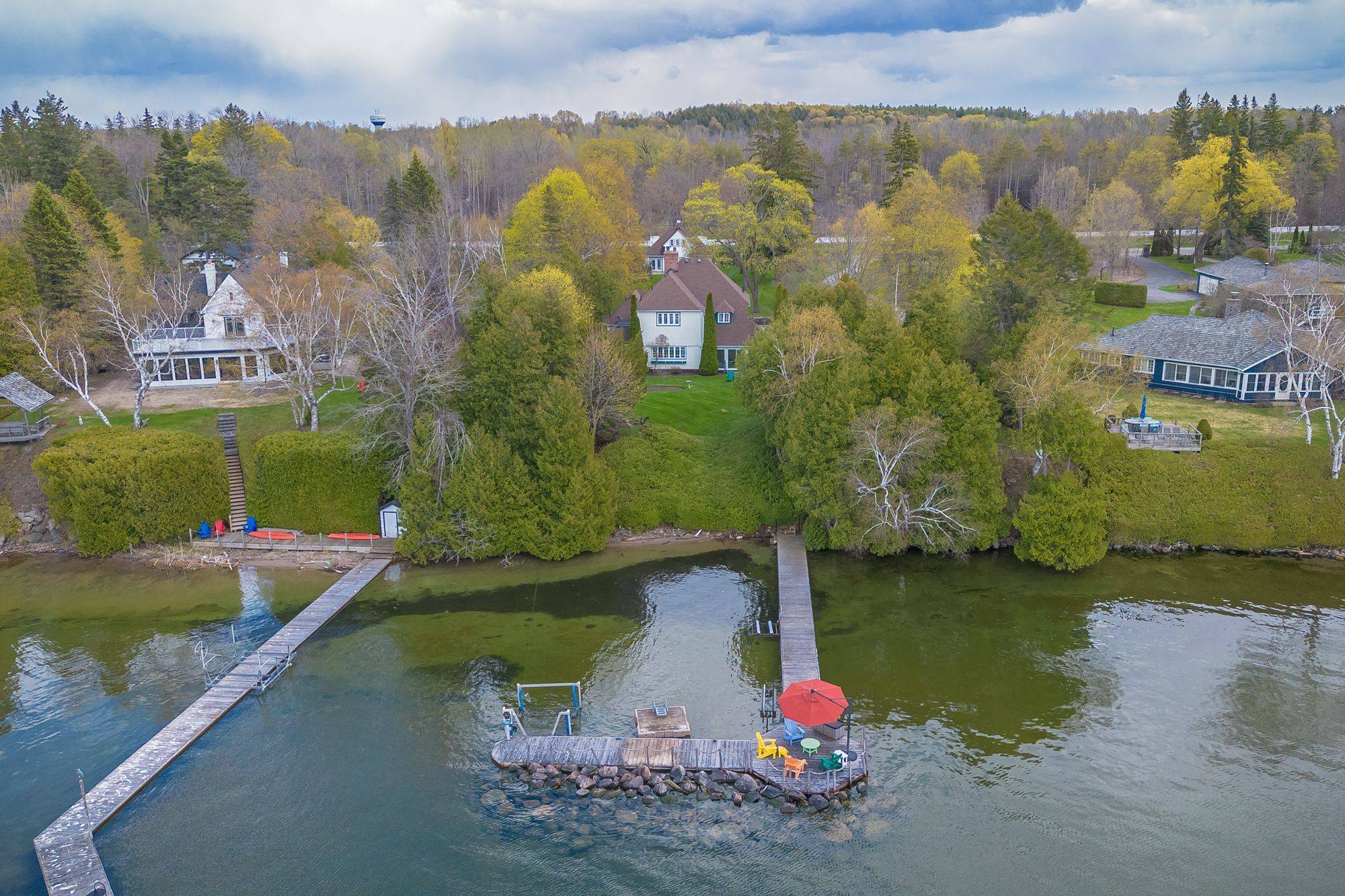 724 Lake DR N, Georgina, ON L4P 3C8