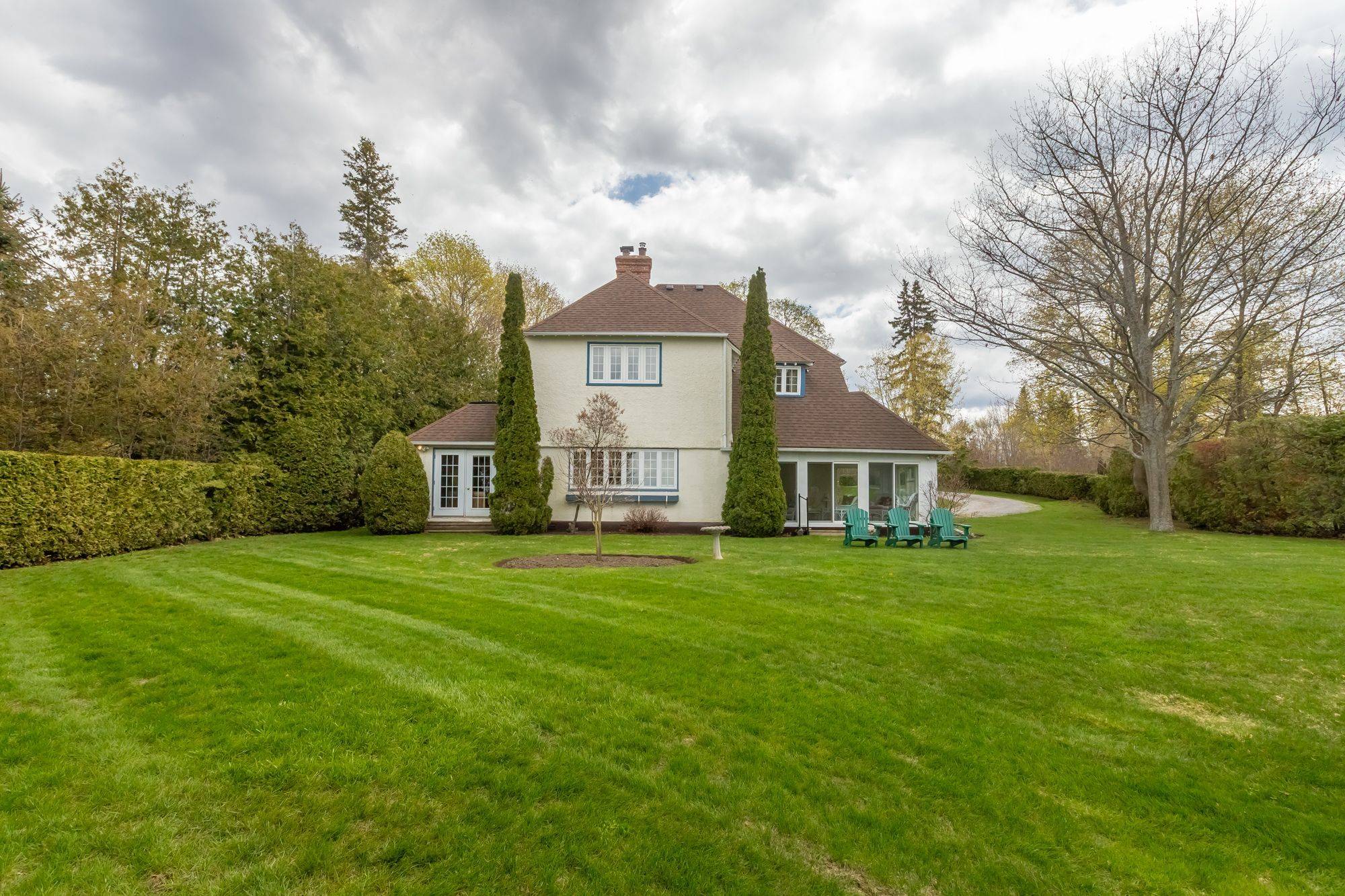 724 Lake DR N, Georgina, ON L4P 3C8