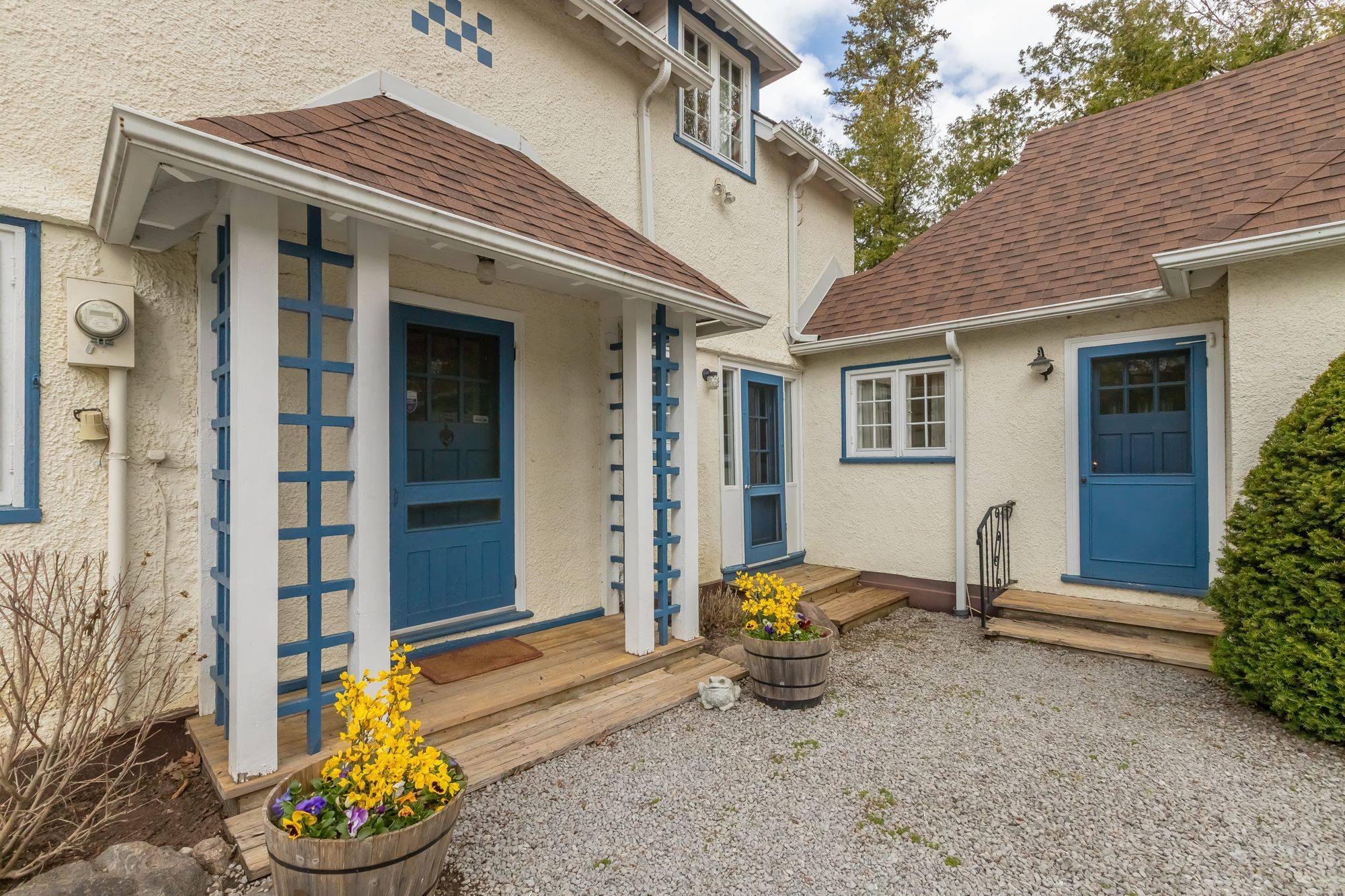 724 Lake DR N, Georgina, ON L4P 3C8