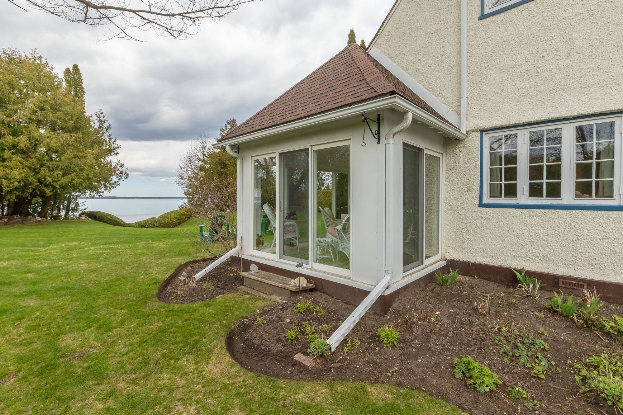 724 Lake DR N, Georgina, ON L4P 3C8