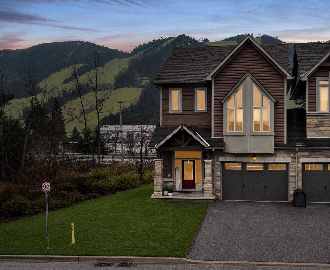 126 Delphi LN, Blue Mountains, ON N0H 1J0
