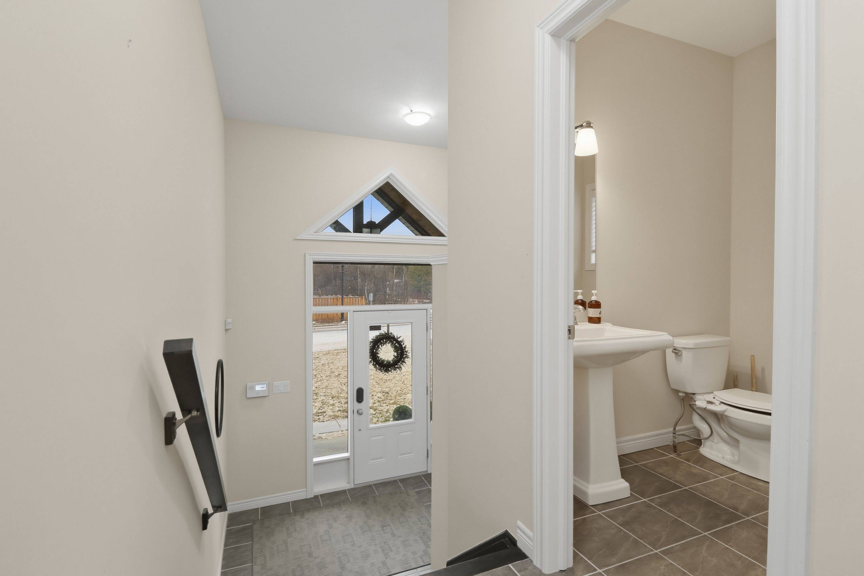 126 Delphi LN, Blue Mountains, ON N0H 1J0