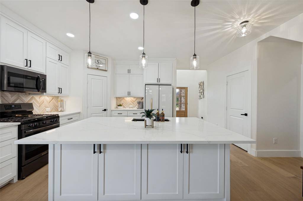 917 Cushing Drive, Fort Worth, TX 76177