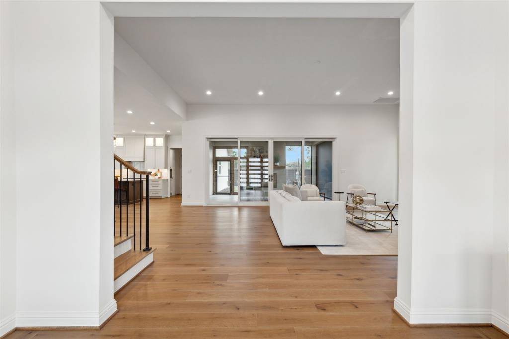 10930 Beauty Lane, Dallas, TX 75229