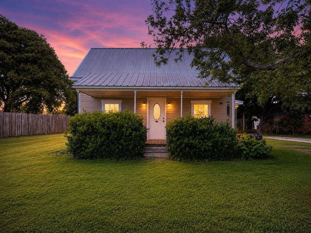 302 Tower Road, Rio Vista, TX 76093