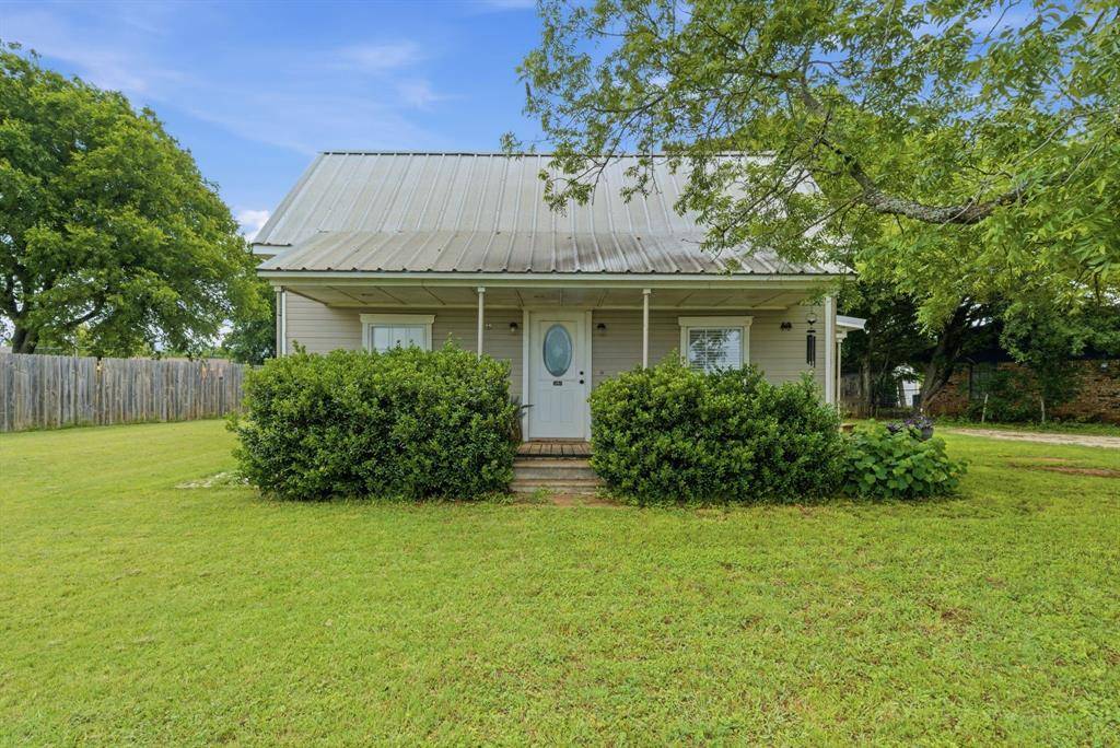 302 Tower Road, Rio Vista, TX 76093