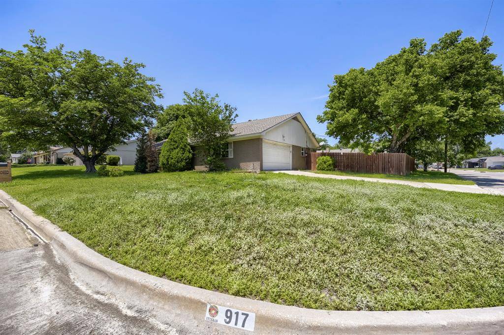 917 Stratford Drive, Bedford, TX 76021