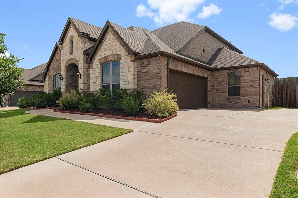 1953 Silver Falls Drive, Burleson, TX 76028