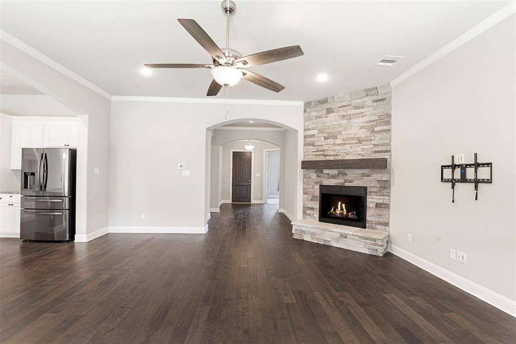 1953 Silver Falls Drive, Burleson, TX 76028