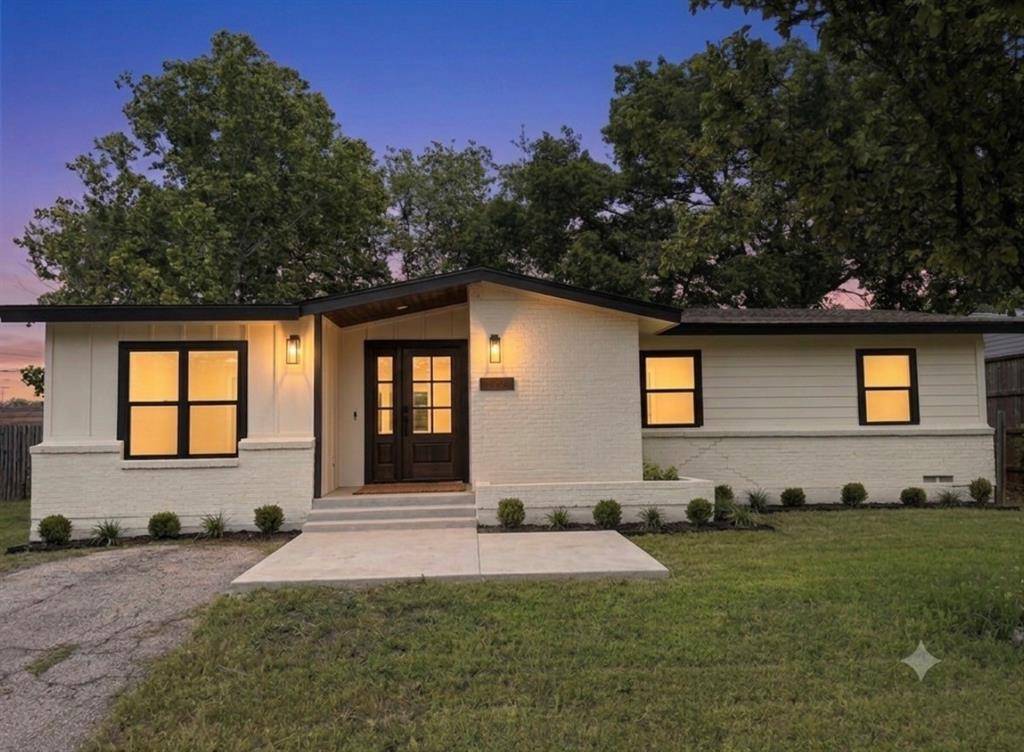 2305 Lockhart Avenue, Dallas, TX 75228