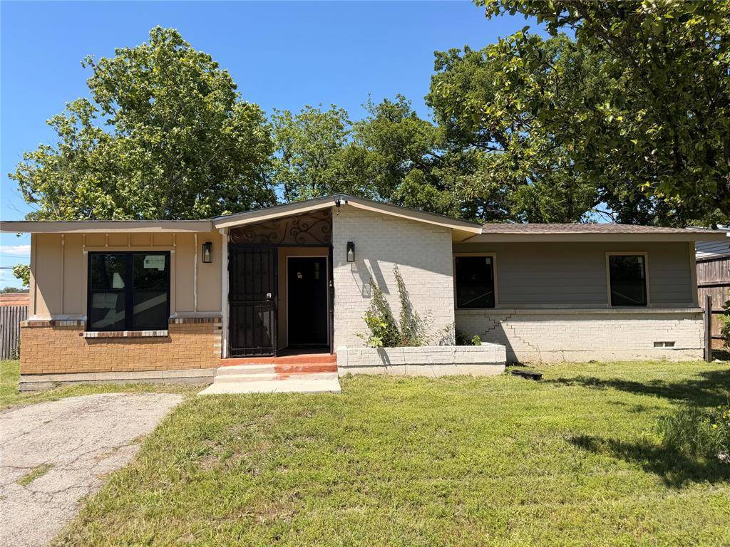 2305 Lockhart Avenue, Dallas, TX 75228