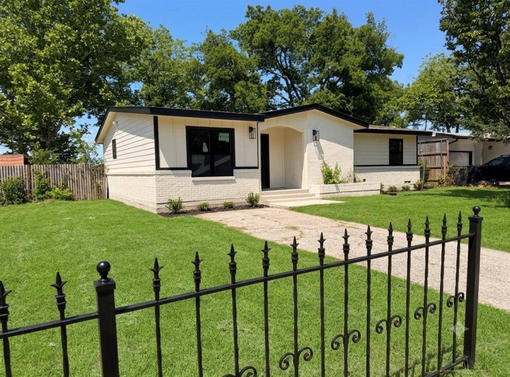 2305 Lockhart Avenue, Dallas, TX 75228
