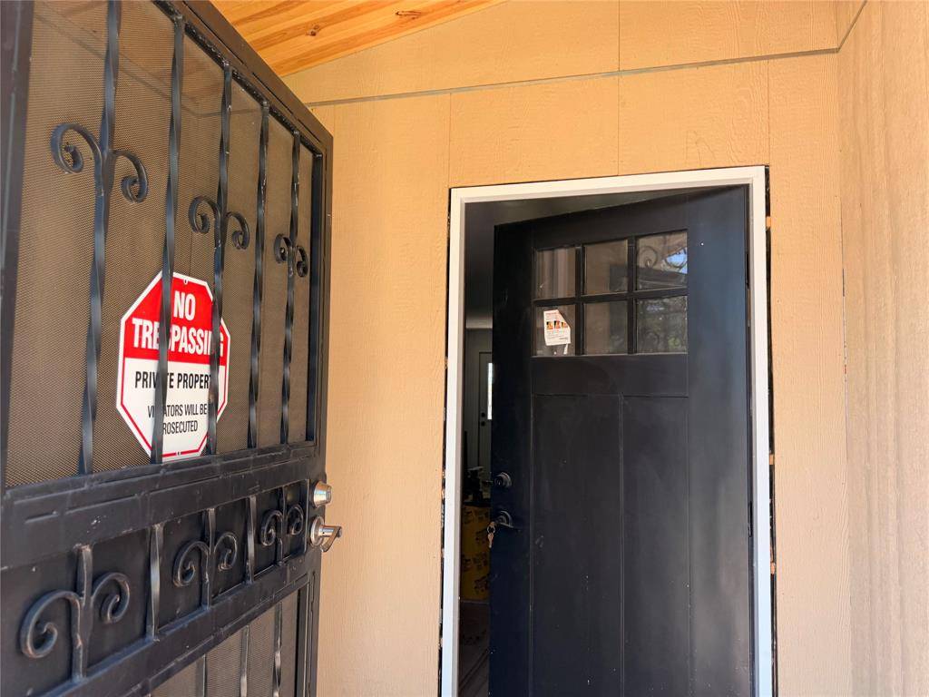 2305 Lockhart Avenue, Dallas, TX 75228