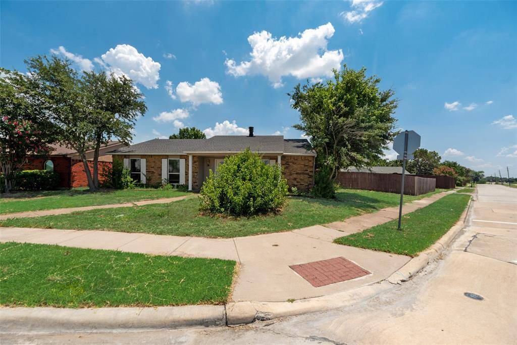 5601 Squires Drive, The Colony, TX 75056