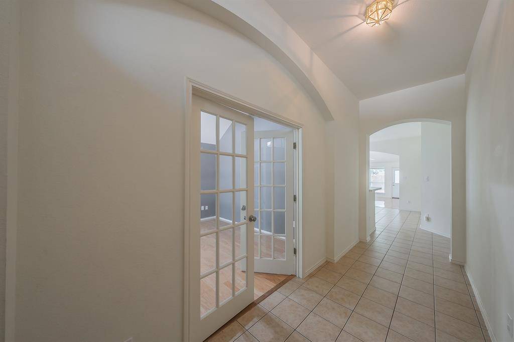 2755 Honey Suckle Drive, Grand Prairie, TX 75052