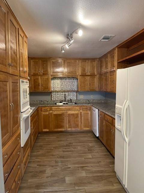 609 Williamsburg Court, Granbury, TX 76048