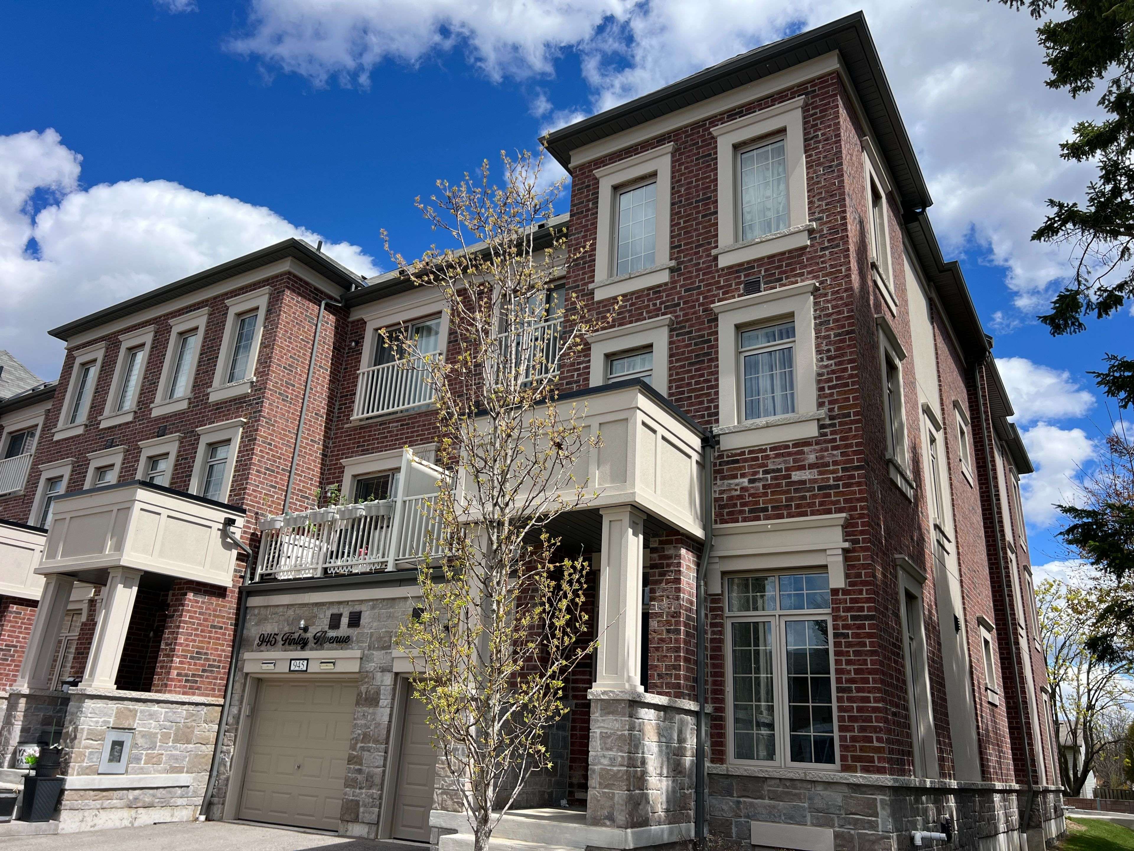 947 Finley AVE, Ajax, ON L1S 3V5