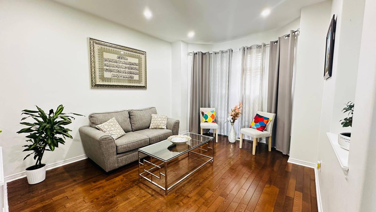 5 Southam ST, Ajax, ON L1Z 1R6
