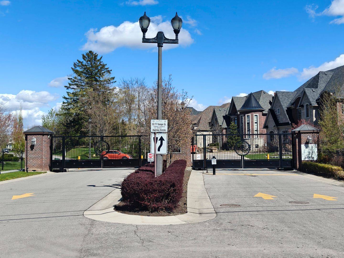 70 Davina CIR, Aurora, ON L4G 0T1