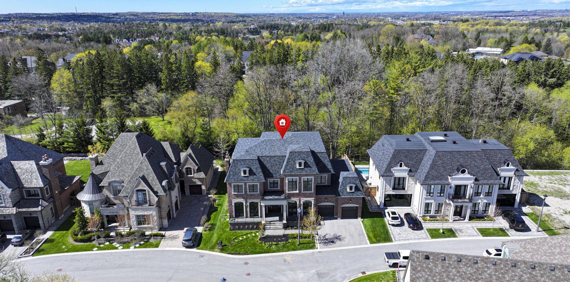 70 Davina CIR, Aurora, ON L4G 0T1