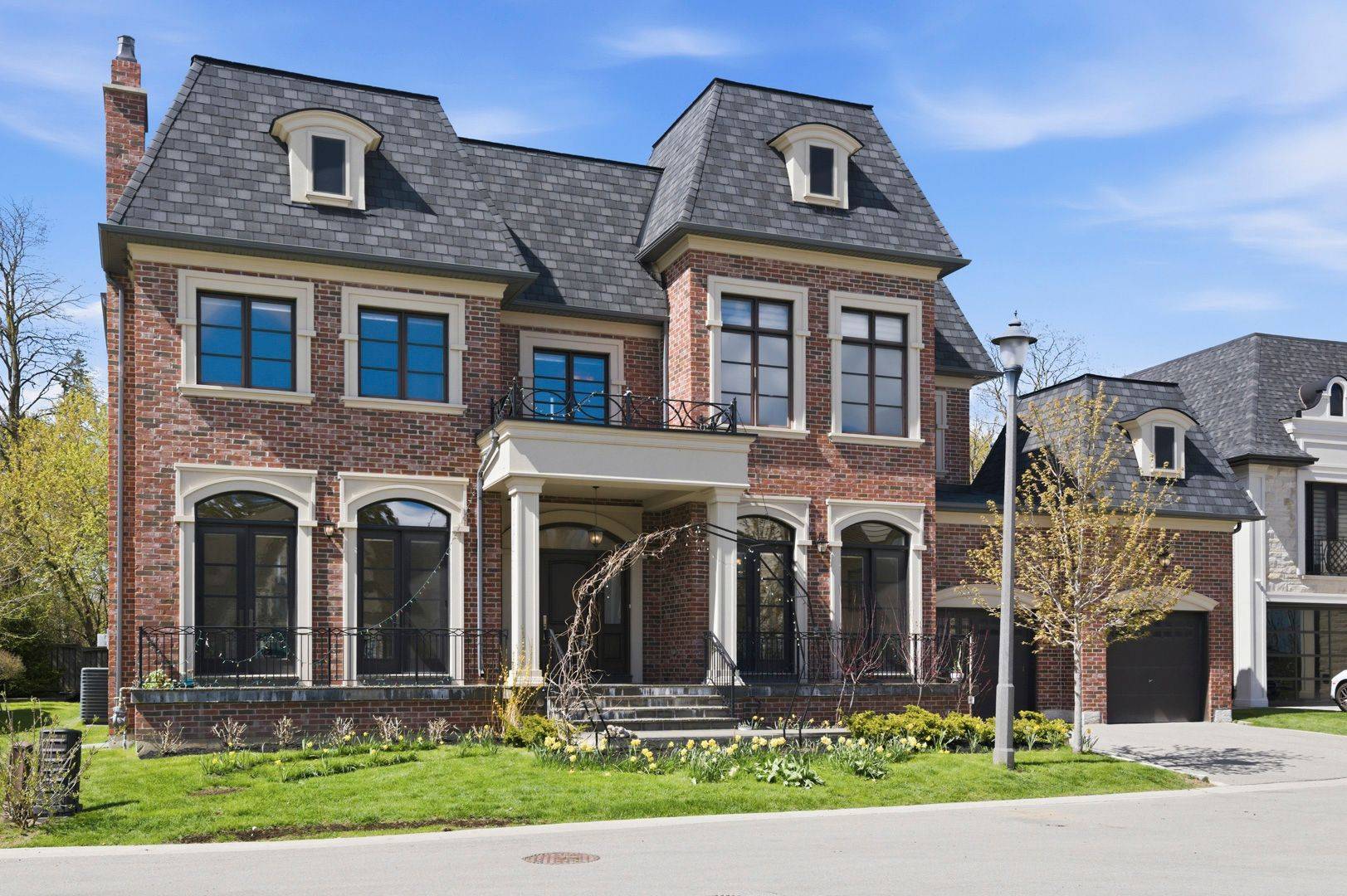 70 Davina CIR, Aurora, ON L4G 0T1