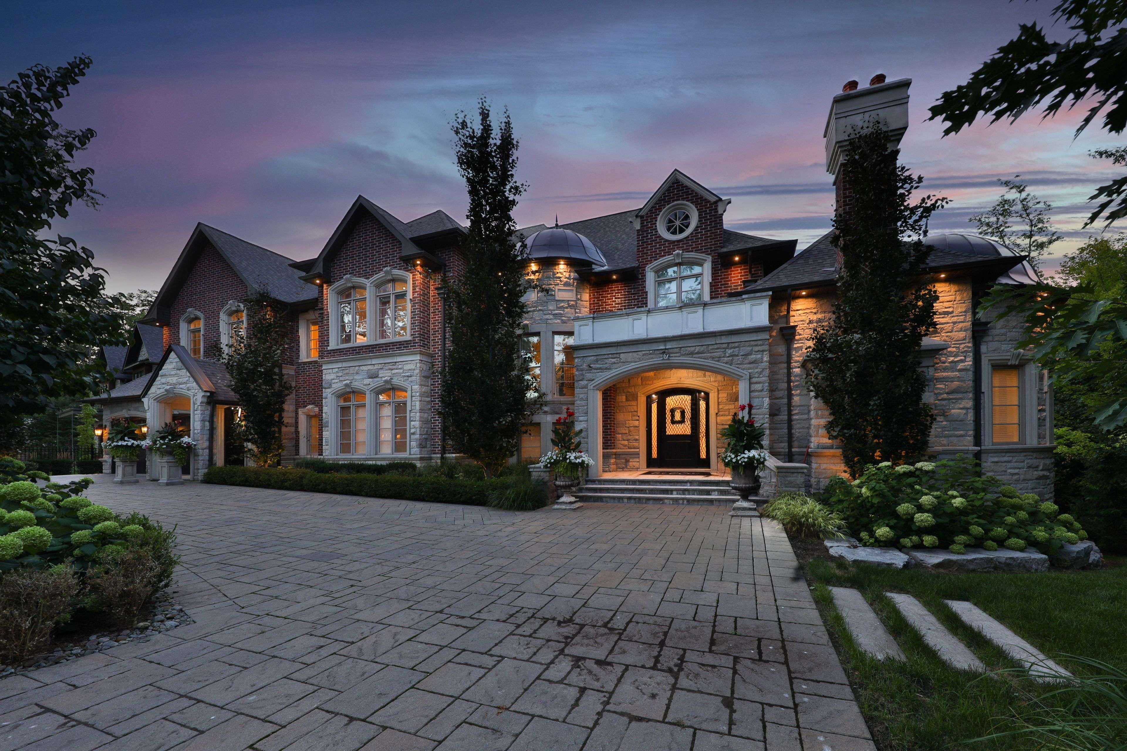 1459 Stavebank RD, Mississauga, ON L5G 2V5