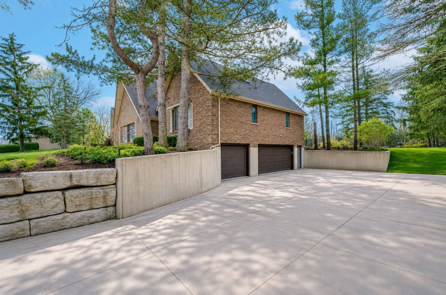 2033 Niagara River Pkwy, Fort Erie, ON L2A 5M4