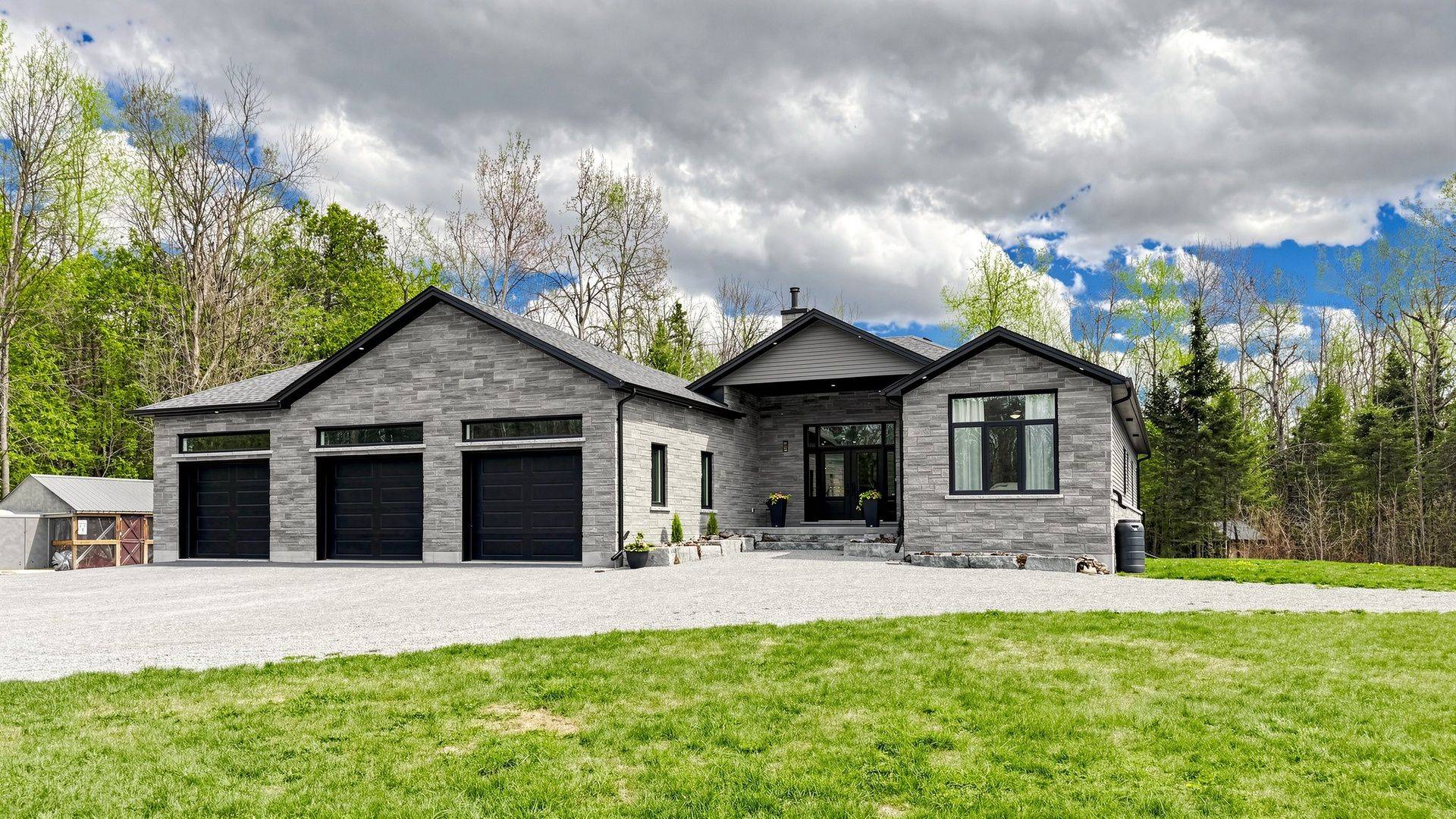 99 Kagawong RD, Kawartha Lakes, ON K0M 1G0