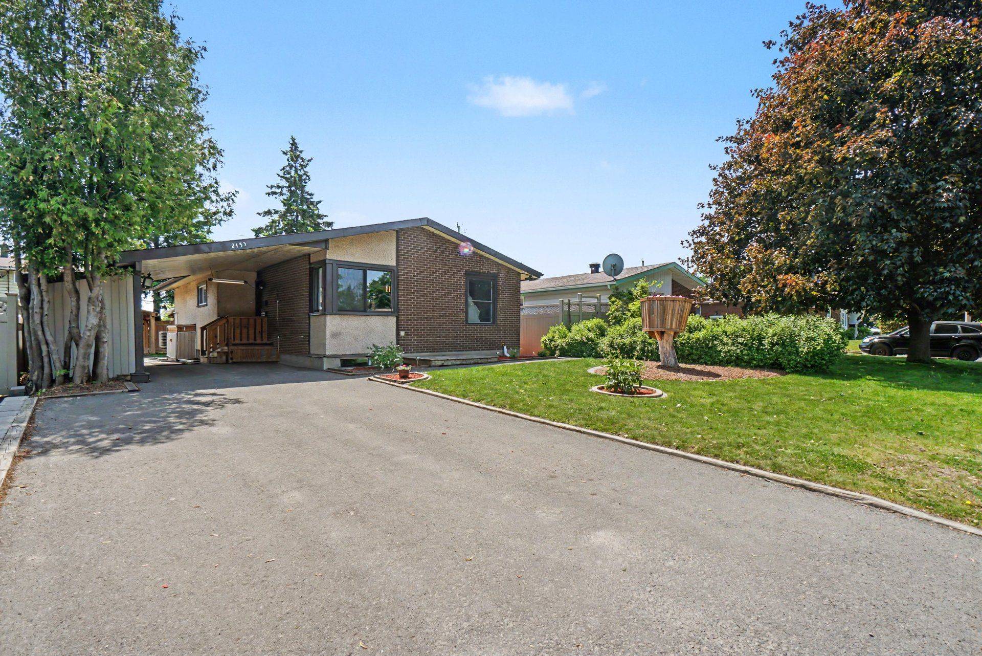 2450 Magnus AVE, Elmvale Acres And Area, ON K1G 1J8