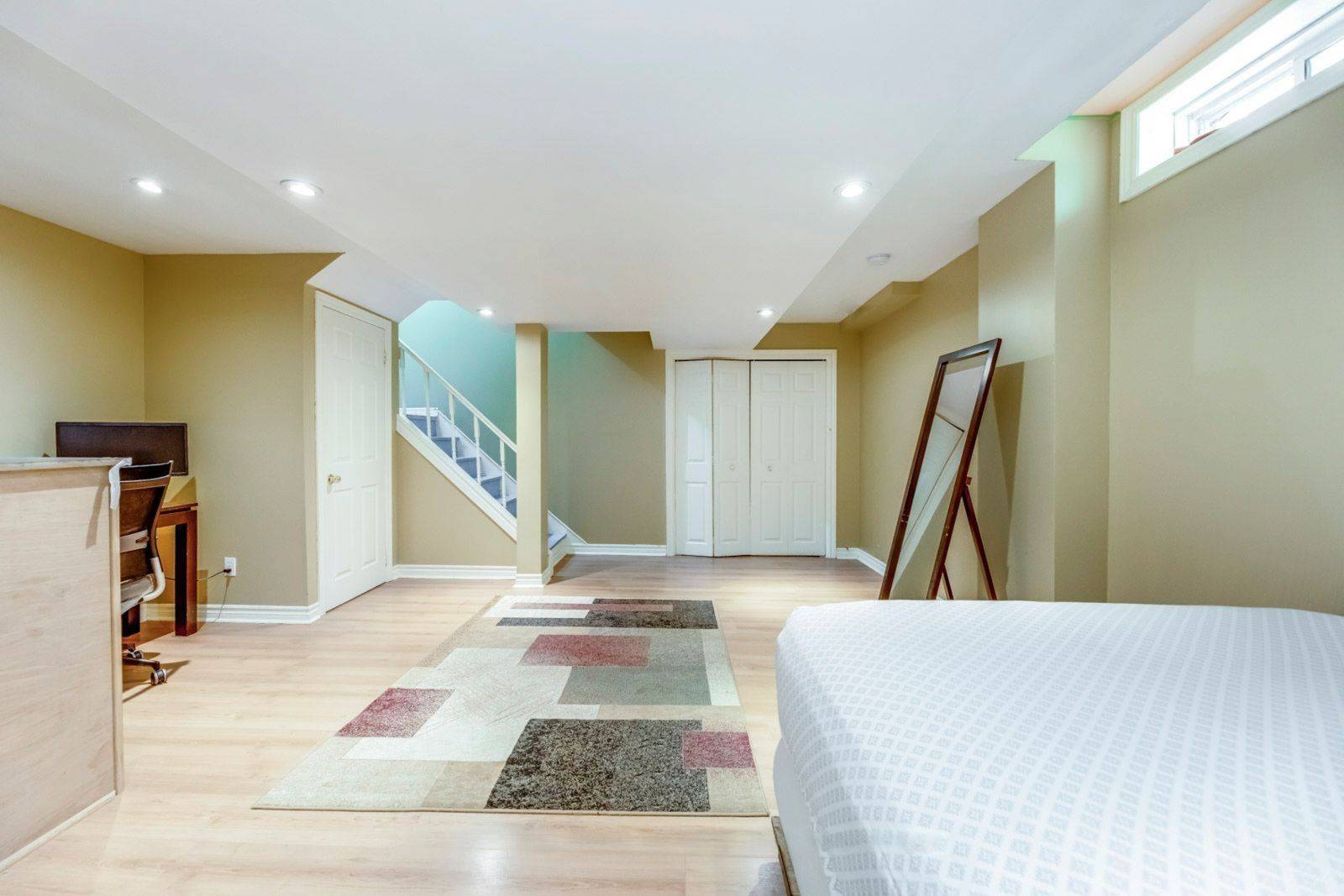 25 Hemans CT, Ajax, ON L1T 4B9