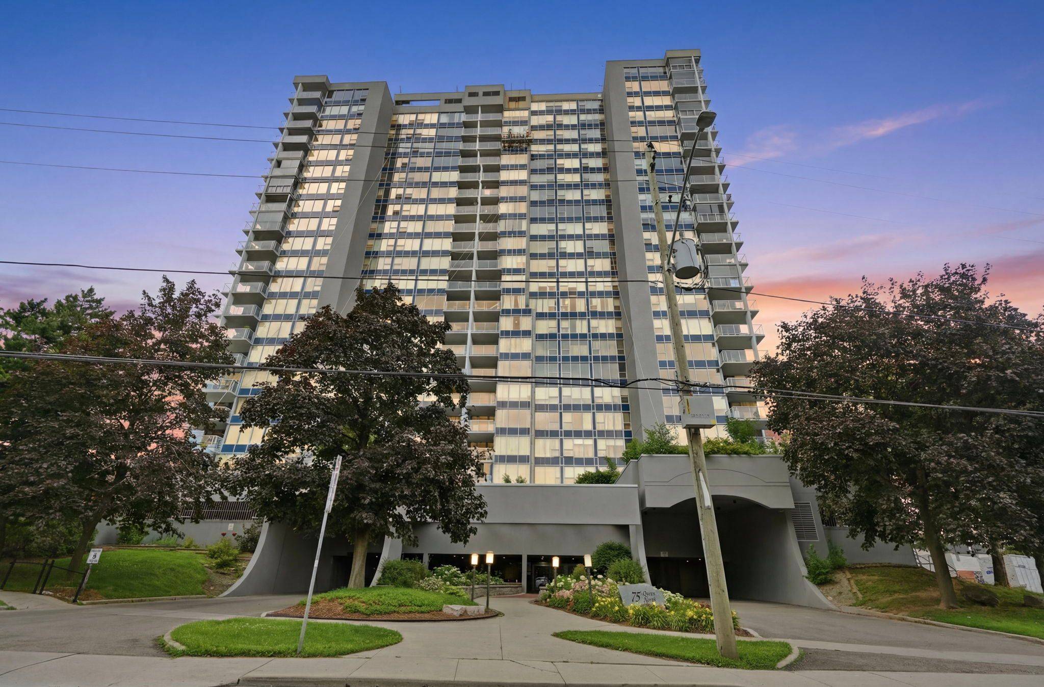 75 Queen ST N #1702, Hamilton, ON L8R 3J3
