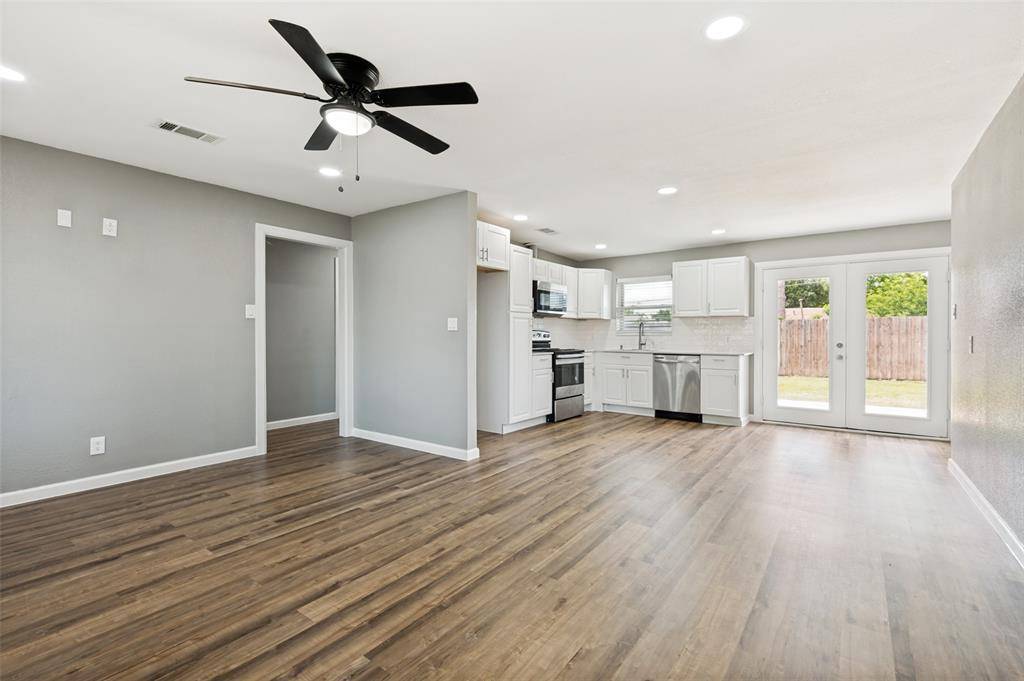 737 Cranbrook Lane, Grand Prairie, TX 75052