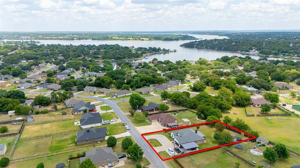 1305 E Apache Trail, Granbury, TX 76048
