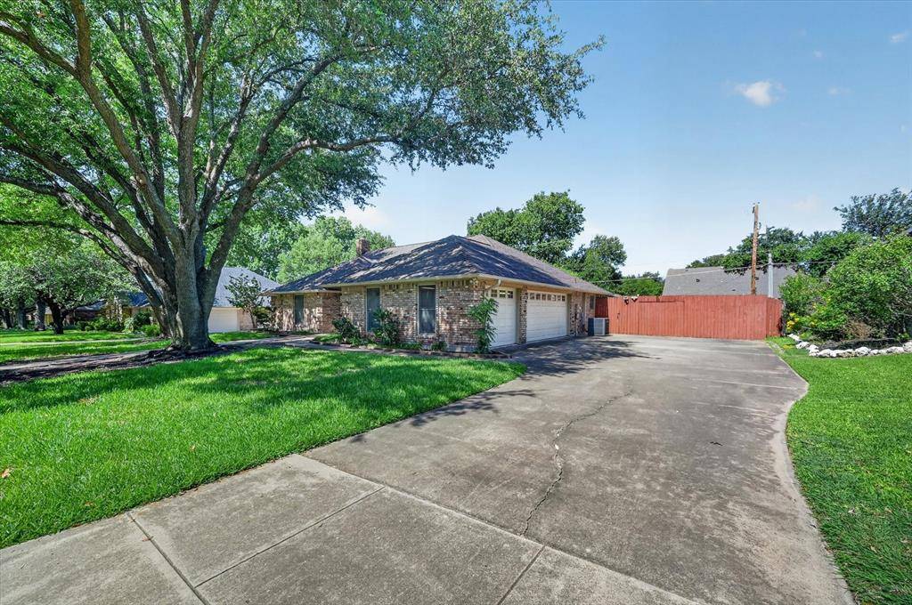 3800 Snow Creek Drive, Fort Worth, TX 76008