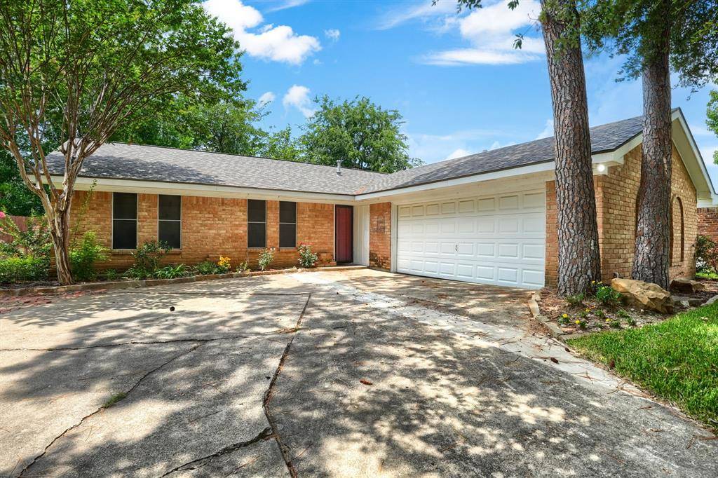 821 Prestwick Street, Bedford, TX 76022
