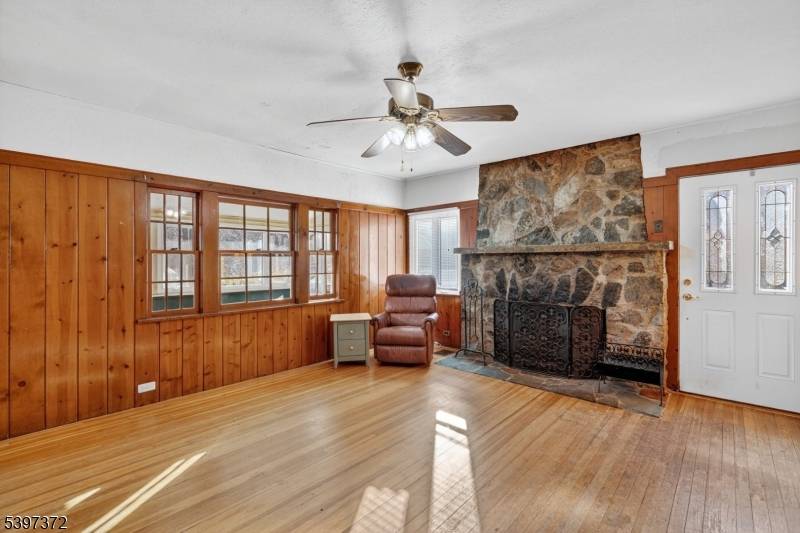 83 Lakeview Ave, Ringwood Boro, NJ 07456