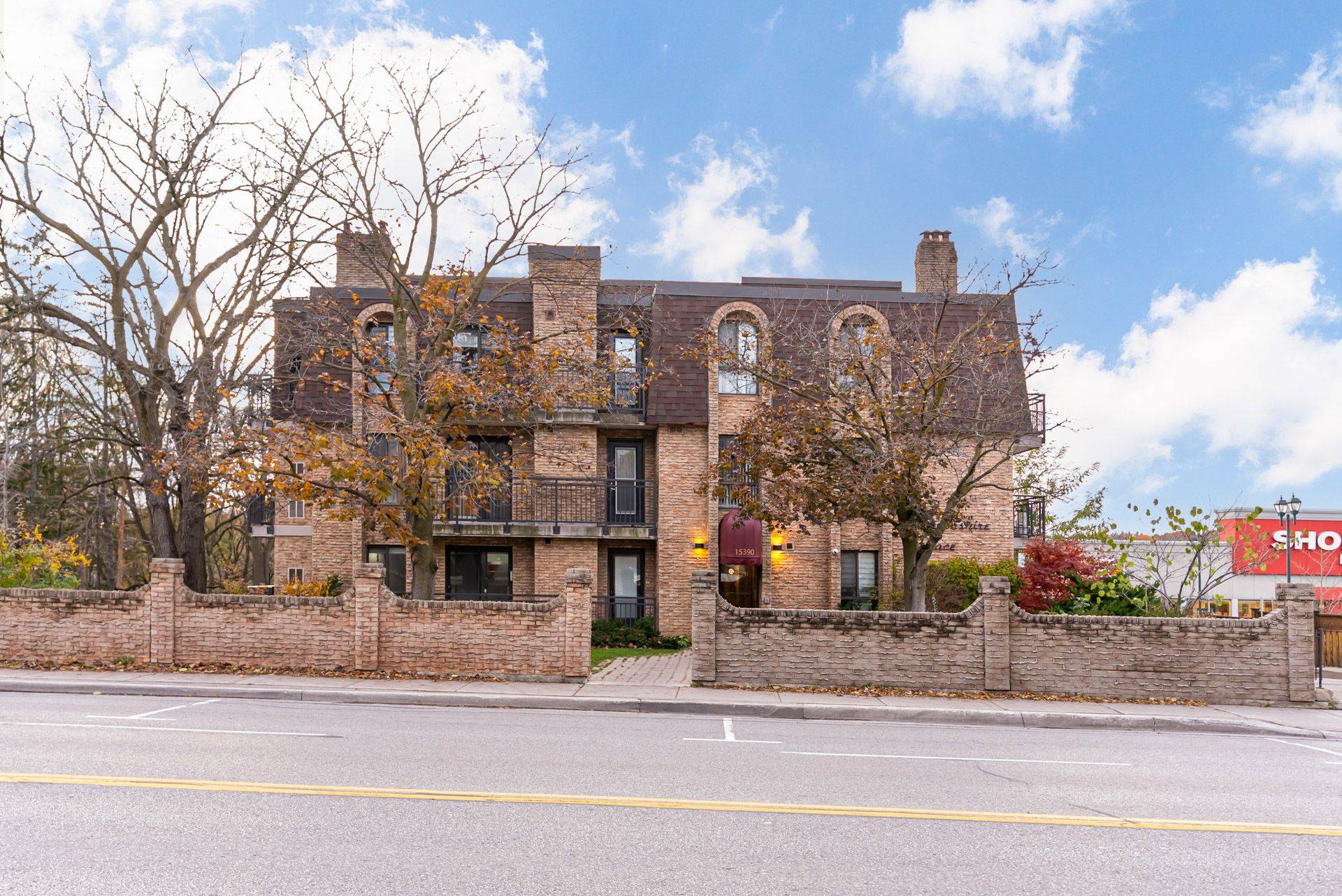 15390 Yonge ST #406, Aurora, ON L4G 1N8