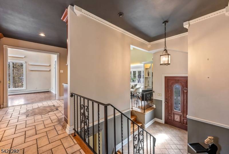 87 Buena Vista Dr, Ringwood Boro, NJ 07456
