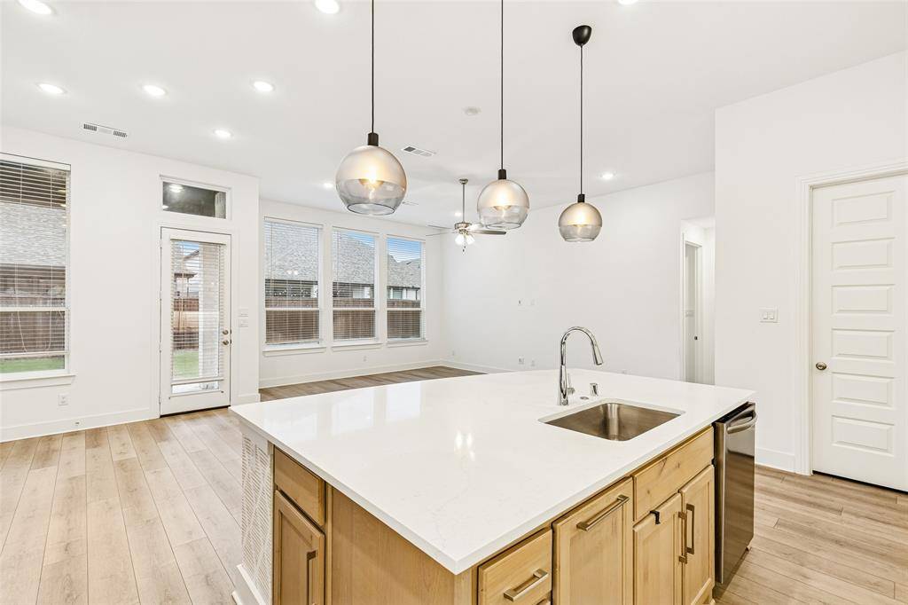 1144 Saddle Ridge Drive, Aubrey, TX 76227