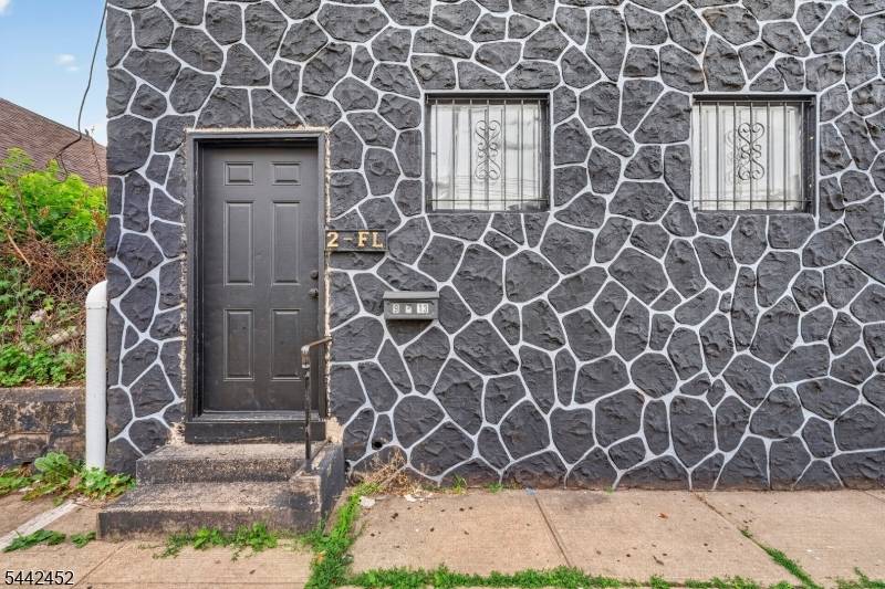 9 Morrell St, Elizabeth City, NJ 07201