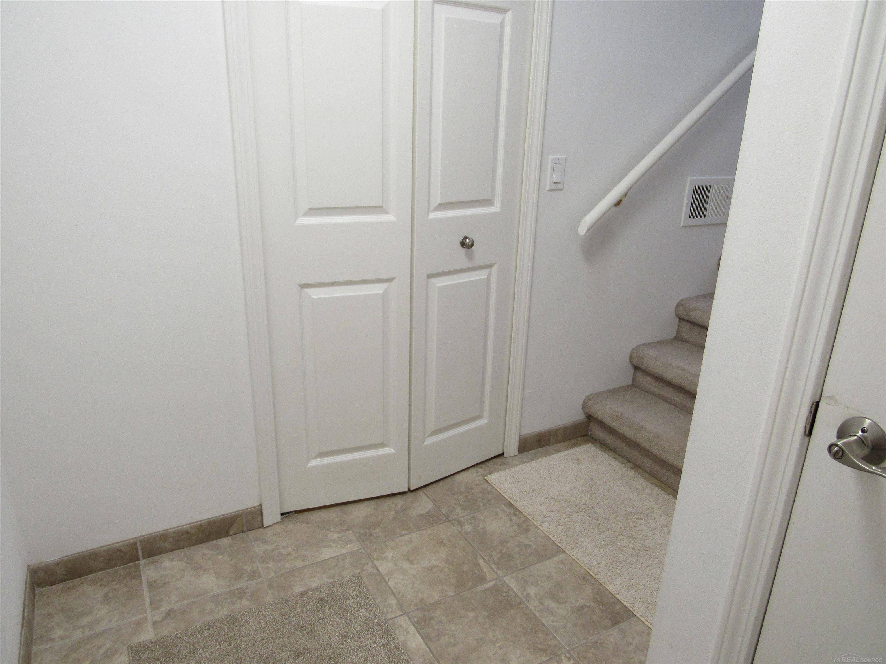 507 Country Club DR, St Clair Shores, MI 48082