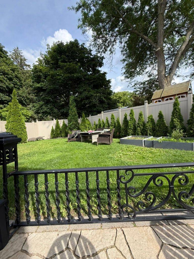 2910 Oka RD, Mississauga, ON L5N 1W9