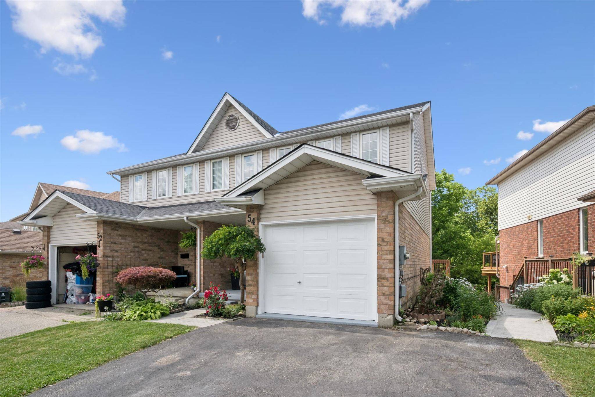 54 Chesterton LN, Guelph, ON N1E 6S8
