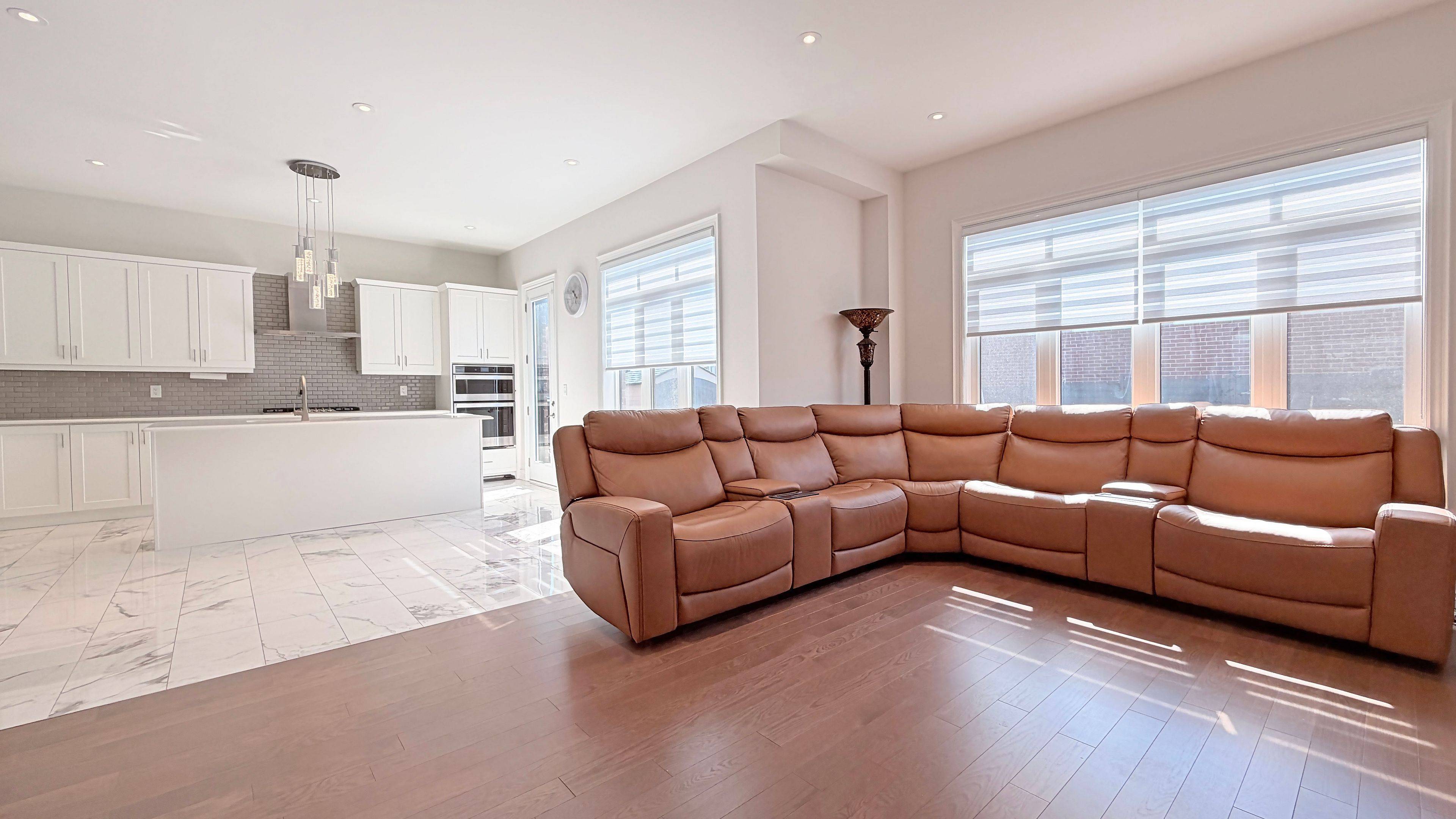 76 Maple Fields CIR, Aurora, ON L4G 3X6