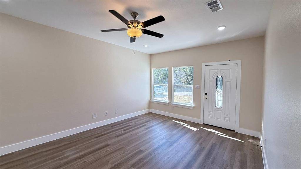 2619 Creekview Drive, Granbury, TX 76048