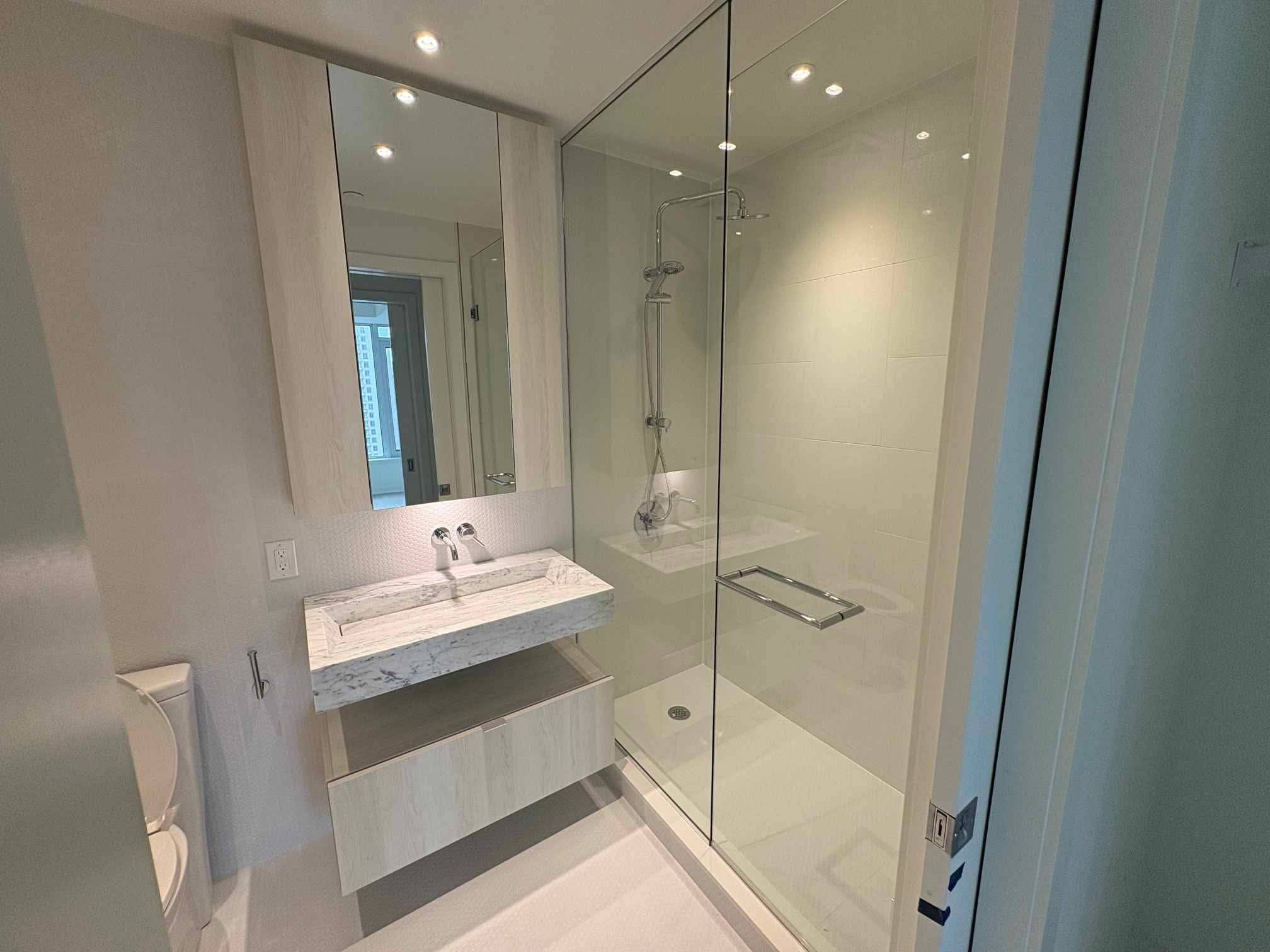 11 Yorkville AVE E #1412, Toronto C02, ON M4W 0B7