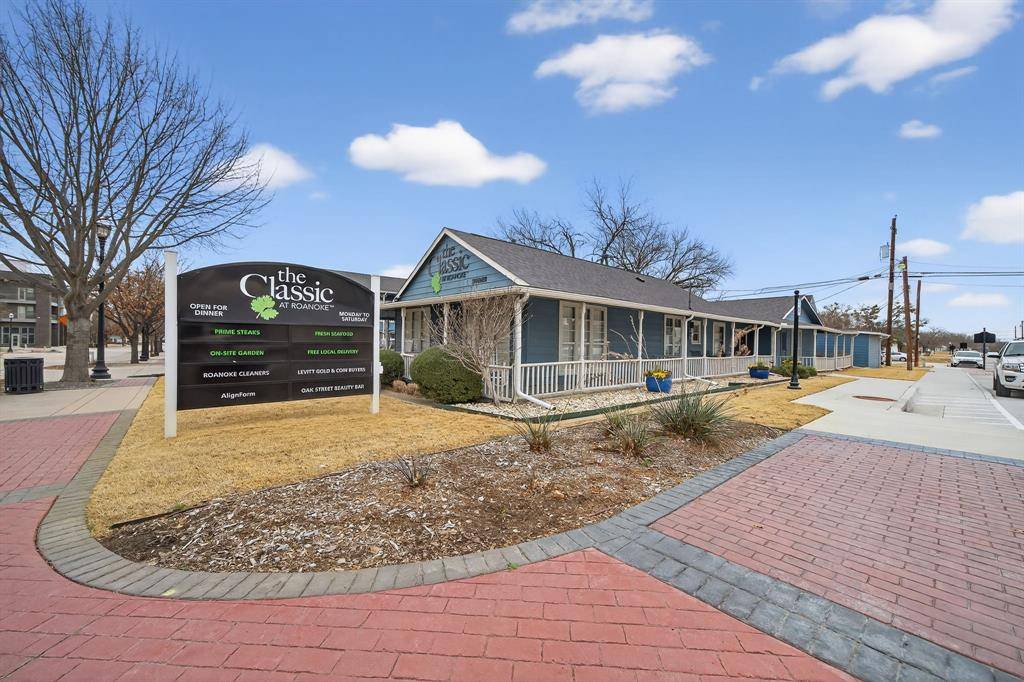 504 N Oak Street, Roanoke, TX 76262