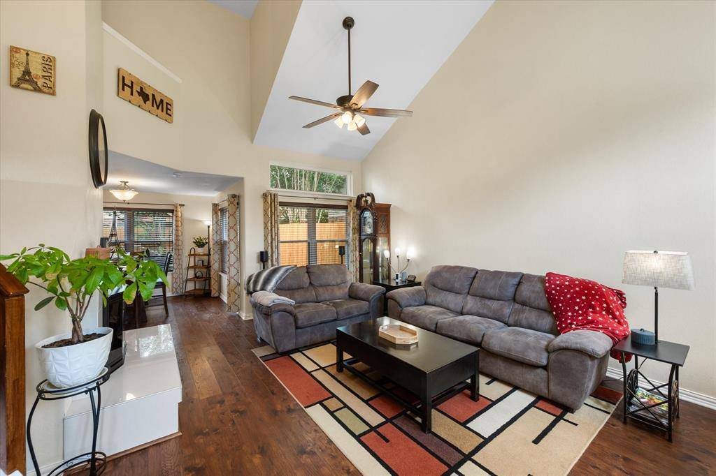 2404 Bennington Drive, Arlington, TX 76018