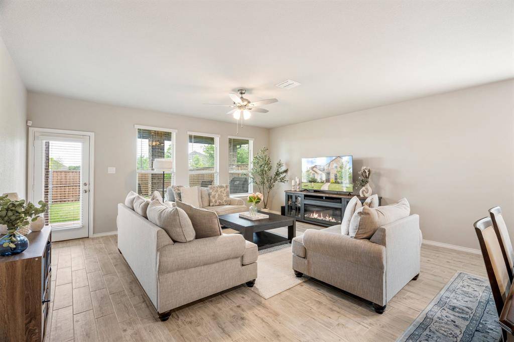 321 Pasture Drive, Midlothian, TX 76065